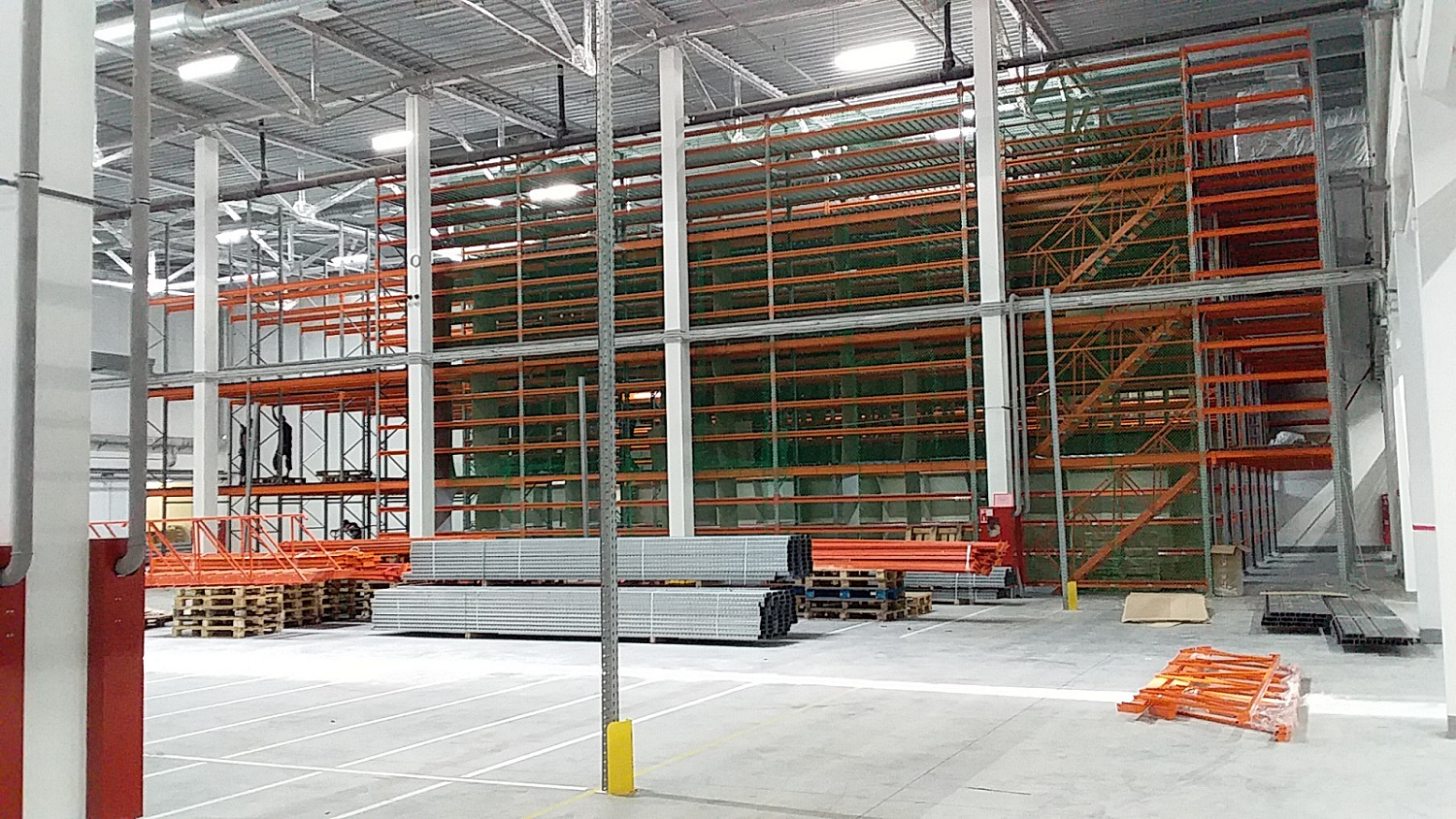 Мезонин на базе паллетных стеллажей